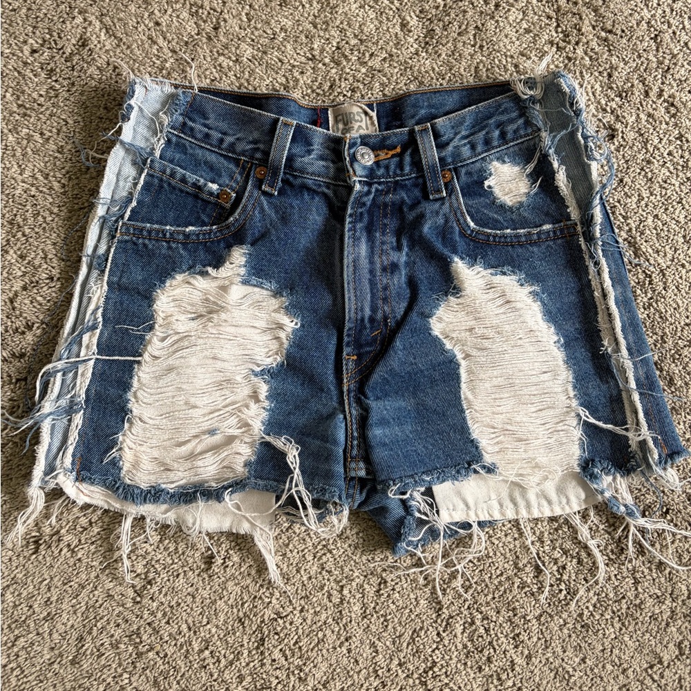 Levi’s RARE distressed Blue Denim Women’s Shorts